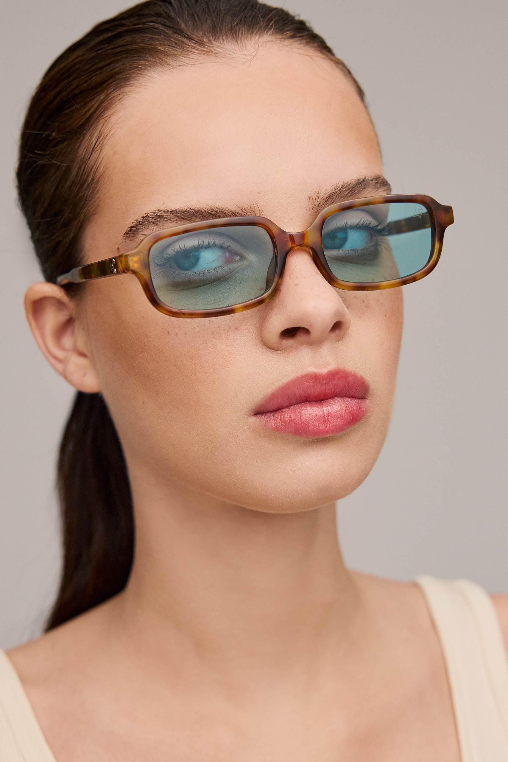 2025_02_03-AV1321 Logan Sunglasses – Honey/Green - Image 1