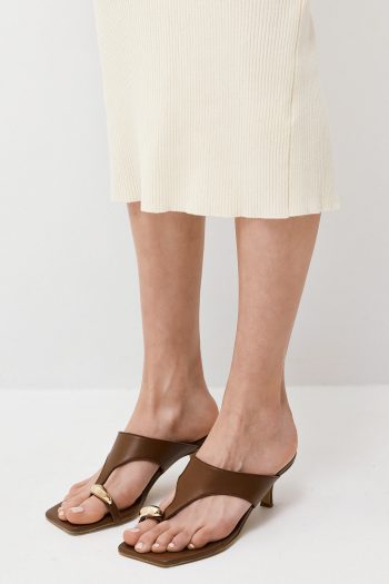 Nelly Mules – T.D. Moro