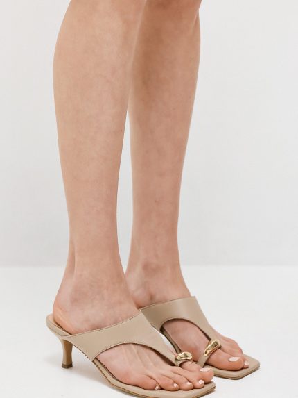 Nelly Mules – Nude